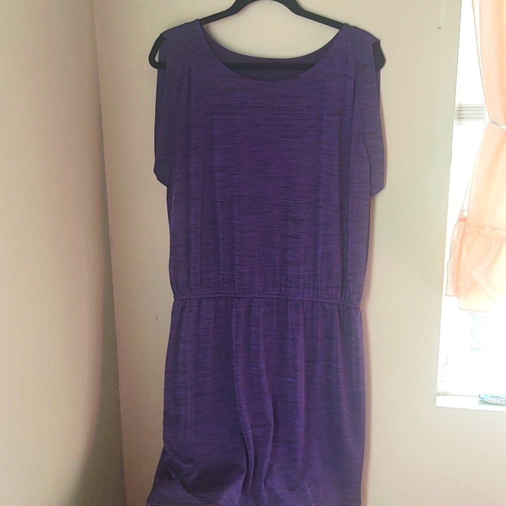 Large sleeveless "the limited" dress